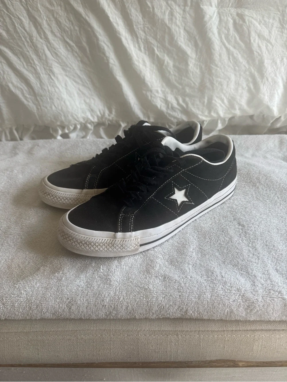 Converse One Star Pro sneakers in black suede with a white star logo Woman’s 9
